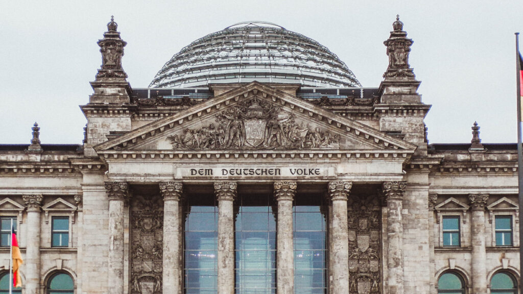 Im Deutschen Bundestag kann ein Antrag auf ein Misstrauensvotum gestellt werden.